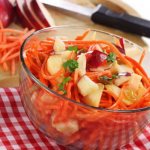 How to prepare carrot and apple salad according to a recipe with photos