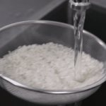 How to cook rice: rinse the grains