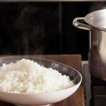 How to cook rice in a saucepan with water